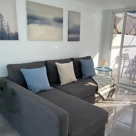 Stunning 2 Bedroom 2 Bathroom 2 Minutes To