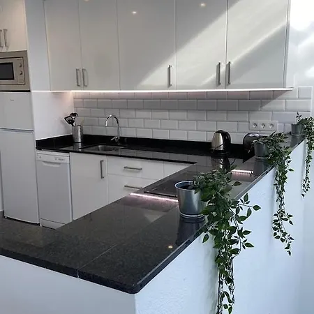 Stunning 2 Bedroom 2 Bathroom 2 Minutes To Apartment Puerto del Carmen (Lanzarote)