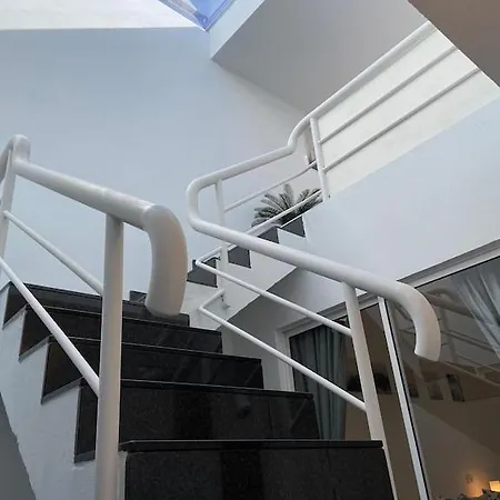 Stunning 2 Bedroom 2 Bathroom 2 Minutes To *