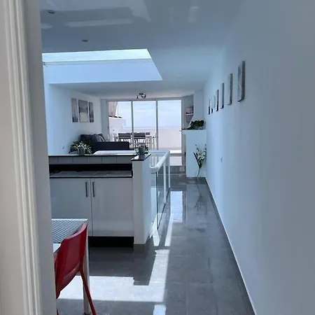 Stunning 2 Bedroom 2 Bathroom 2 Minutes To Apartment Puerto del Carmen (Lanzarote)