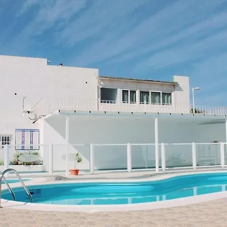 Stunning 2 Bedroom 2 Bathroom 2 Minutes To