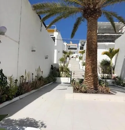 Stunning 2 Bedroom 2 Bathroom 2 Minutes To