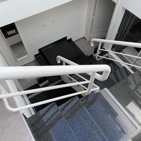 Stunning 2 Bedroom 2 Bathroom 2 Minutes To * Puerto del Carmen (Lanzarote)