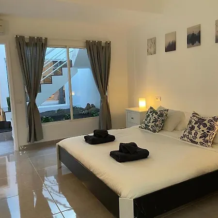 Stunning 2 Bedroom 2 Bathroom 2 Minutes To